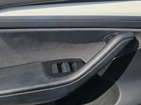 Used 2023 Tesla Model Y Long Range AWD/4WD image 22