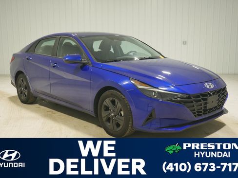 Used 2023 Hyundai Elantra SEL image 3