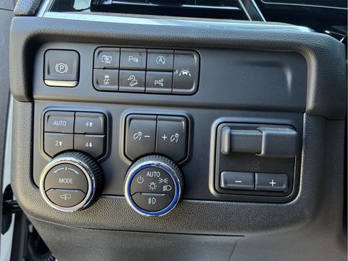 Used 2025 Chevrolet Tahoe High Country AWD/4WD image 28