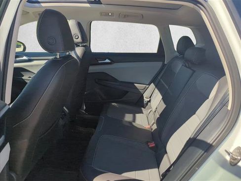 Used 2023 Volkswagen Taos SE w/ Panoramic Sunroof Package FWD image 17
