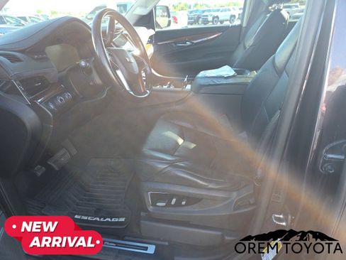 Used 2015 Cadillac Escalade ESV Luxury AWD/4WD image 5