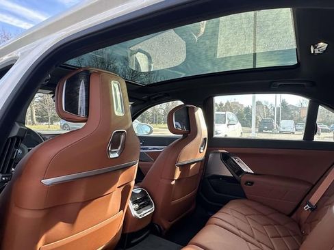 New 2026 BMW i7 xDrive60 AWD/4WD image 11