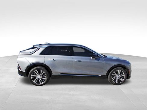 New 2026 Cadillac Lyriq Luxury image 5