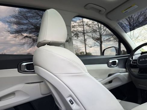 Certified 2025 Kia Sorento S w/ Panoramic Sunroof Package image 40