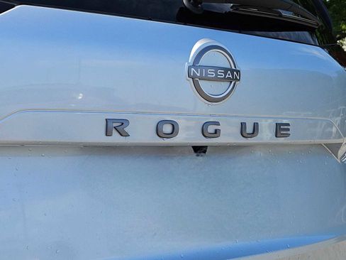 Used 2024 Nissan Rogue S FWD image 13