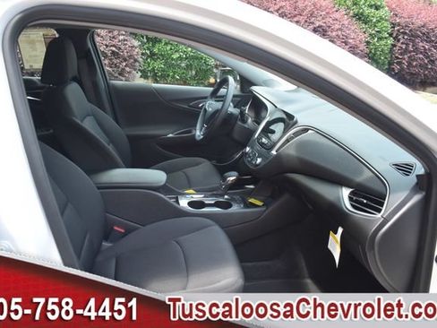 Used 2025 Chevrolet Malibu RS FWD image 22