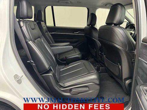 Used 2023 Jeep Grand Cherokee L Limited w/ Black Appearance Package image 19
