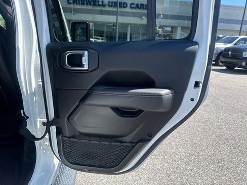 Used 2019 Jeep Wrangler Unlimited Sahara w/ LED Lighting Group AWD/4WD image 37