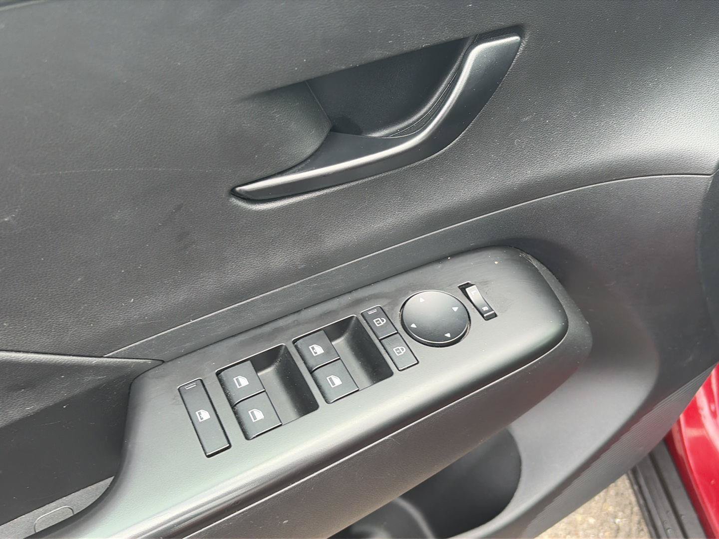 Used 2025 Hyundai Kona SEL FWD image 19