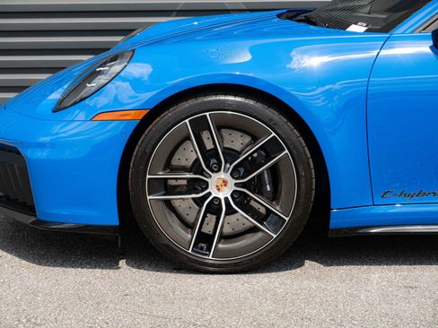 Certified 2025 Porsche 911 Carrera 4 GTS AWD/4WD image 31