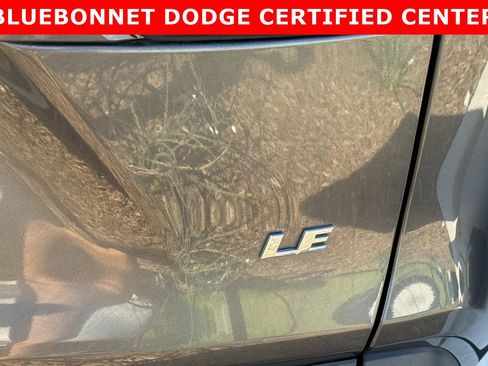 Used 2021 Toyota RAV4 LE FWD image 7