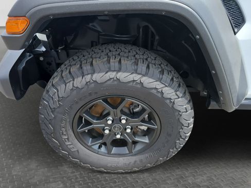 Used 2024 Jeep Wrangler Sport AWD/4WD image 9