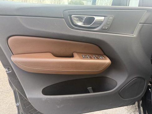 Used 2018 Volvo XC60 T5 Inscription w/ Convenience Package image 11