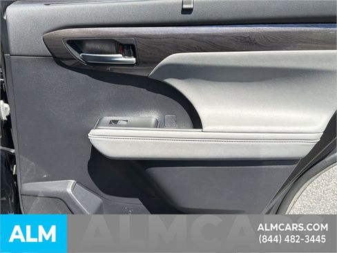 Used 2021 Toyota Highlander Platinum AWD/4WD image 18