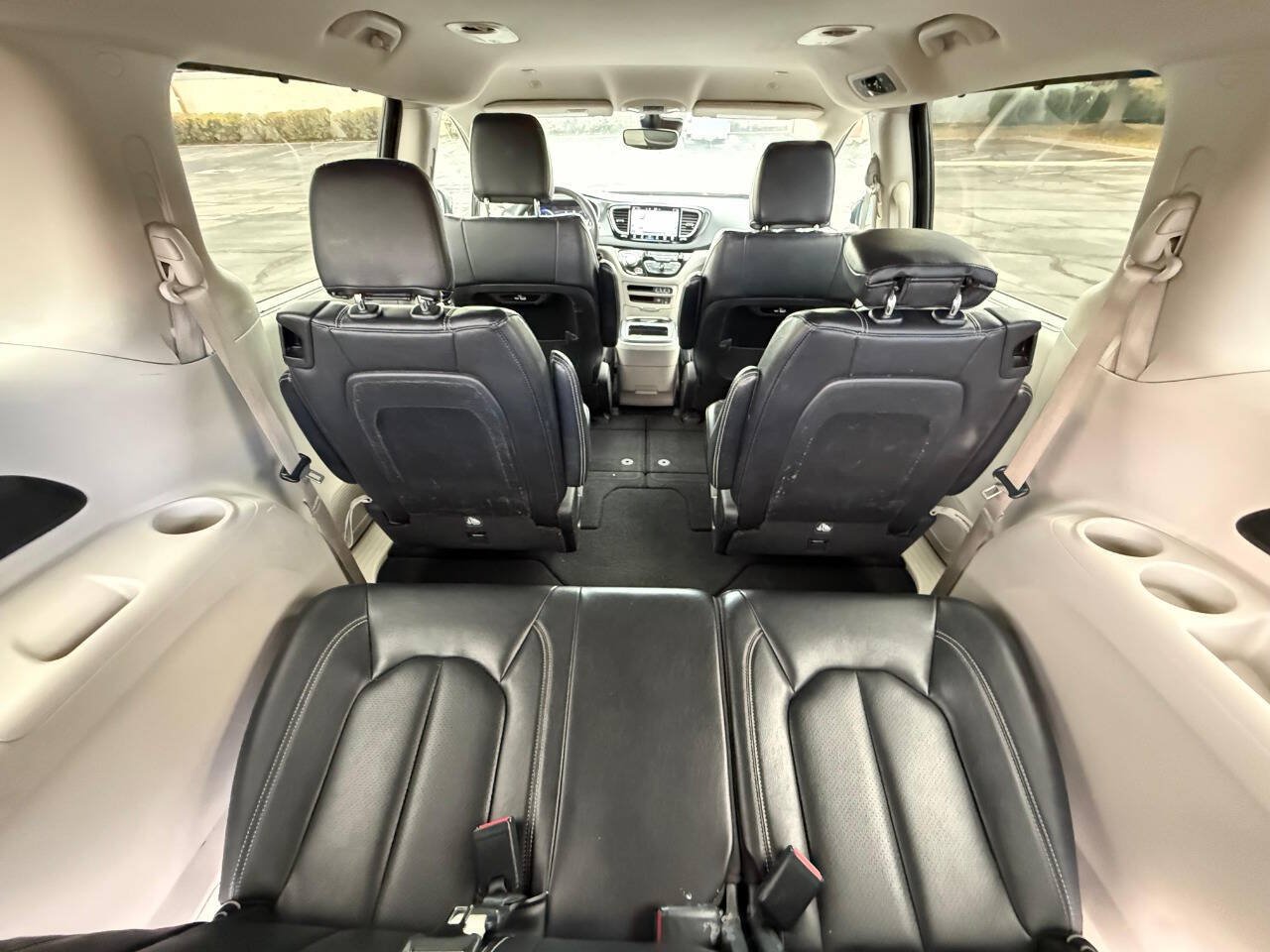 Used 2022 Chrysler Pacifica Touring-L FWD image 13