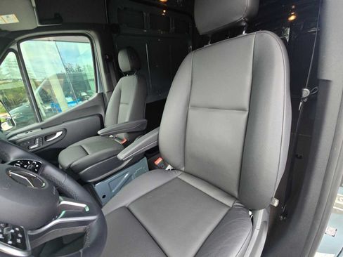 Used 2024 Mercedes-Benz Sprinter 2500 image 5