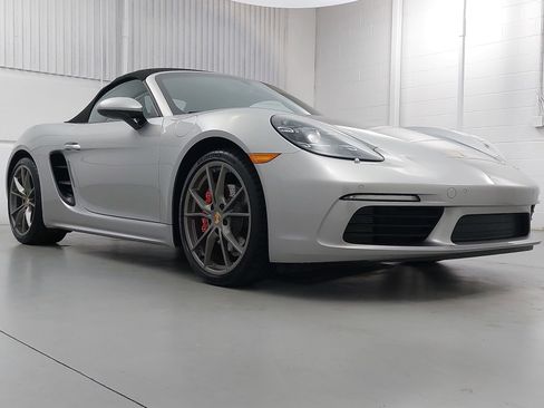 Used 2025 Porsche 718 Boxster S RWD image 9