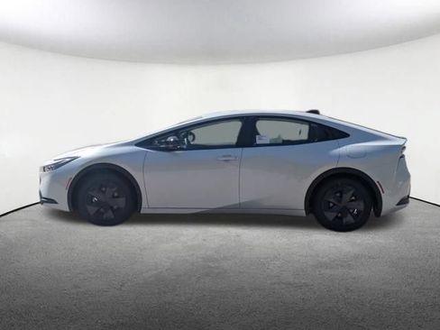 New 2027 Toyota Prius Plug-In Hybrid FWD image 8