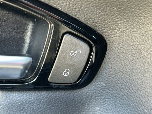 Used 2016 Land Rover Range Rover Evoque SE Premium image 26