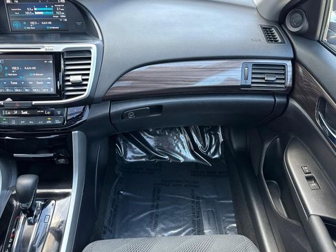 Used 2017 Honda Accord EX image 28