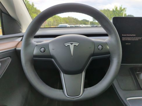 Used 2024 Tesla Model Y Long Range AWD/4WD image 17