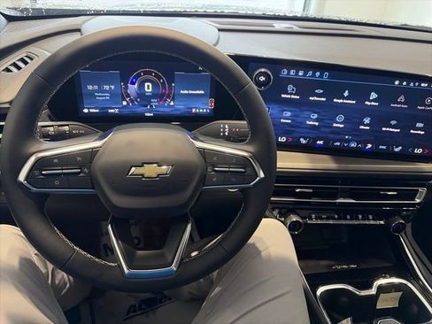 New 2027 Chevrolet Traverse LT w/ Sun and Wheel Package AWD/4WD image 16