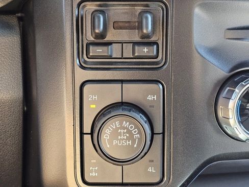 Used 2024 Ford F250 Platinum w/ Tremor Off-Road Package AWD/4WD image 39