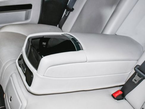 Used 2018 Rolls-Royce Ghost image 50