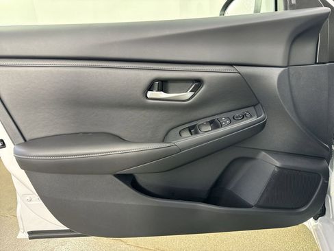 Used 2025 Nissan Sentra SV image 19