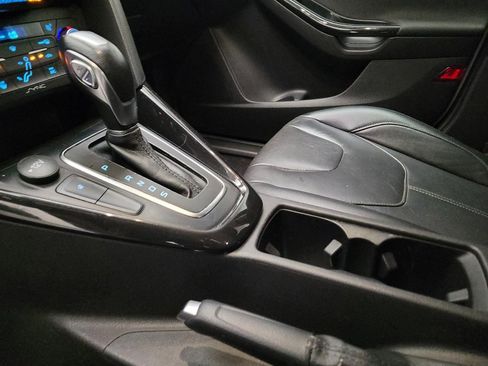 Used 2018 Ford Focus Titanium w/ Titanium Technology Package FWD image 26