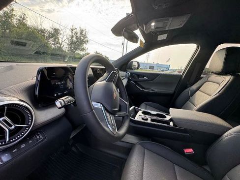 New 2026 Chevrolet Equinox LT w/ Convenience Package II AWD/4WD image 21