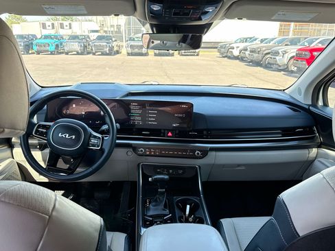 Used 2025 Kia Carnival SX Prestige FWD image 14