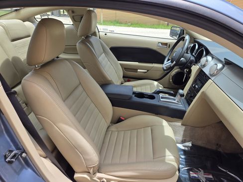 Used 2006 Ford Mustang GT RWD image 8