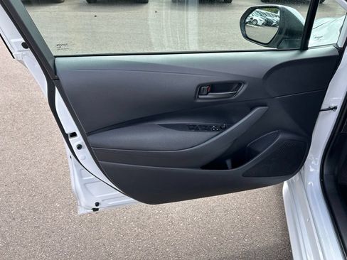 Used 2025 Toyota Corolla LE FWD image 21