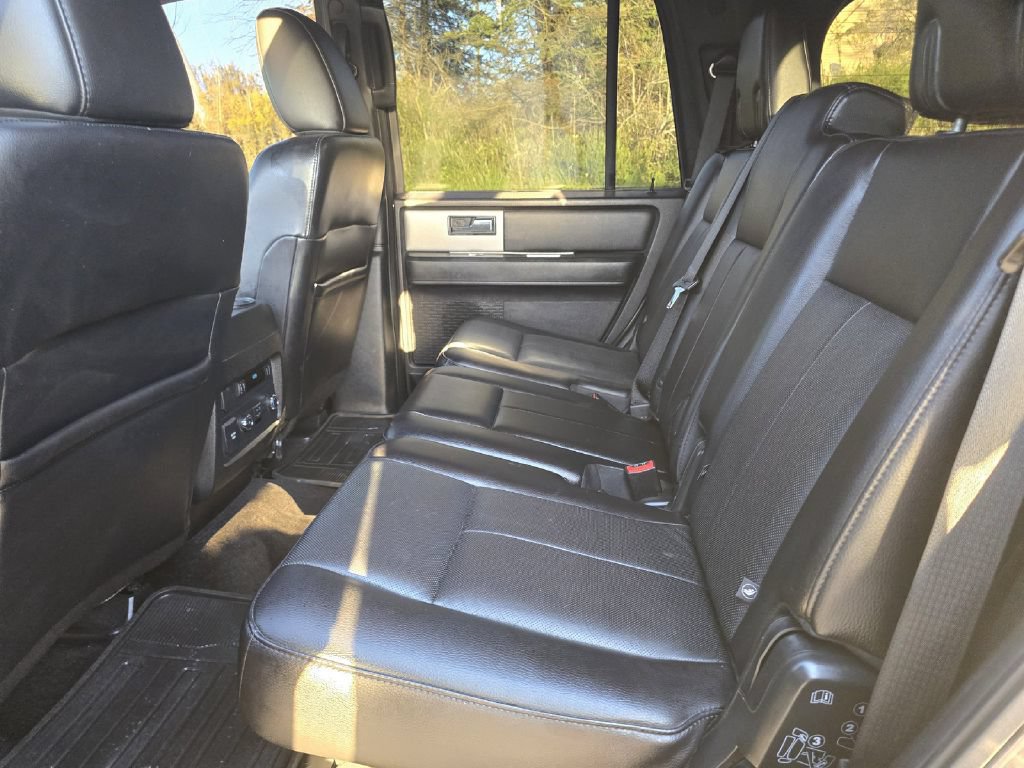 Used 2015 Ford Expedition XLT w/ Equipment Group 202A AWD/4WD image 14