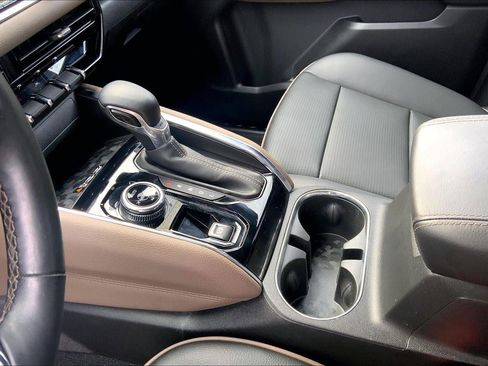 Used 2023 GMC Canyon Denali image 17