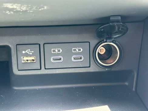 Used 2025 Toyota Highlander LE image 30