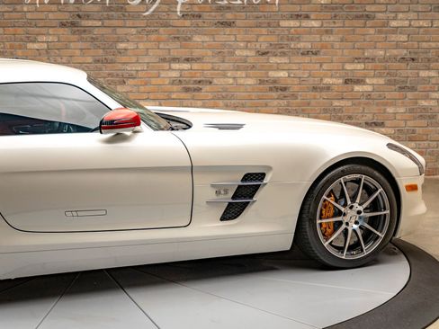 Used 2011 Mercedes-Benz SLS AMG Coupe image 13
