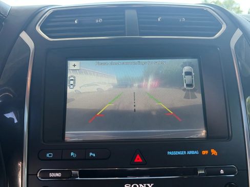 Used 2018 Ford Explorer Platinum AWD/4WD image 35