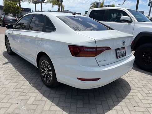 Used 2019 Volkswagen Jetta SEL w/ Cold Weather Package FWD image 4