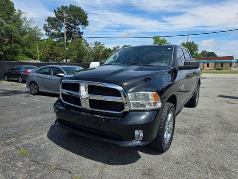 Used 2018 RAM 1500 Express w/ Express Value Package AWD/4WD image 2