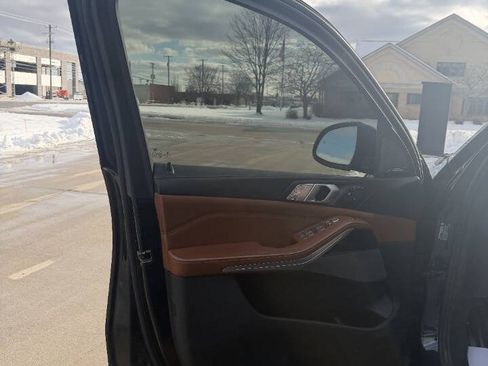 Used 2019 BMW X7 xDrive50i w/ M Sport Package image 32