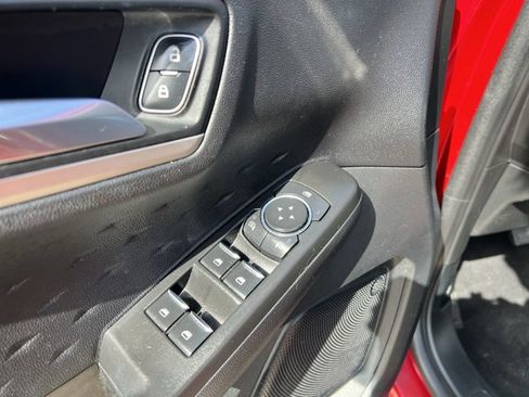 Used 2020 Ford Escape SE image 24