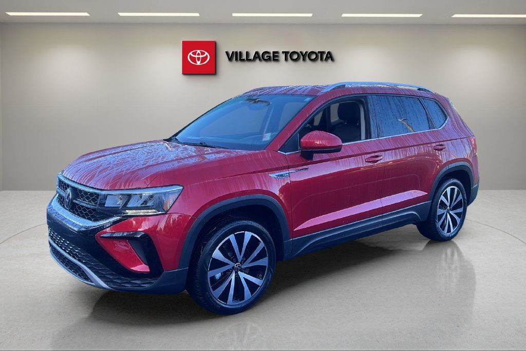 Used 2022 Volkswagen Taos SE FWD image 1