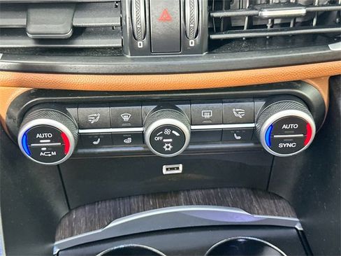 Used 2017 Alfa Romeo Giulia Ti image 15