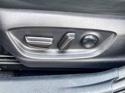 Used 2020 Toyota Camry SE image 20