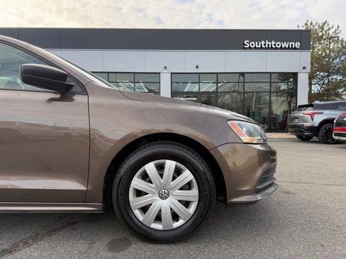 Used 2015 Volkswagen Jetta S image 38