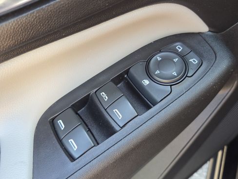 Certified 2020 Chevrolet Equinox LS FWD image 28