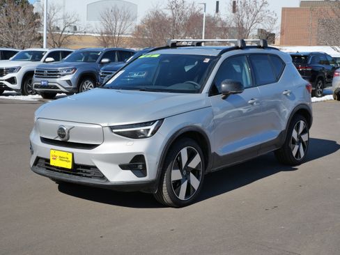 Used 2023 Volvo XC40 Recharge Ultimate image 3