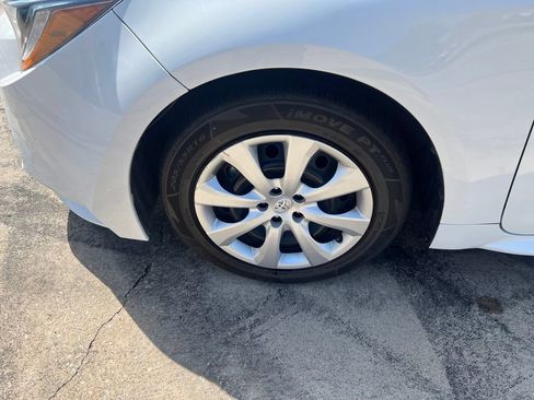 Used 2024 Toyota Corolla LE FWD image 2
